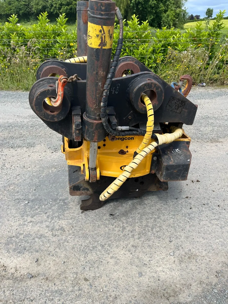 Engcon tilt rotator to suit 20 t excavator - Image 3