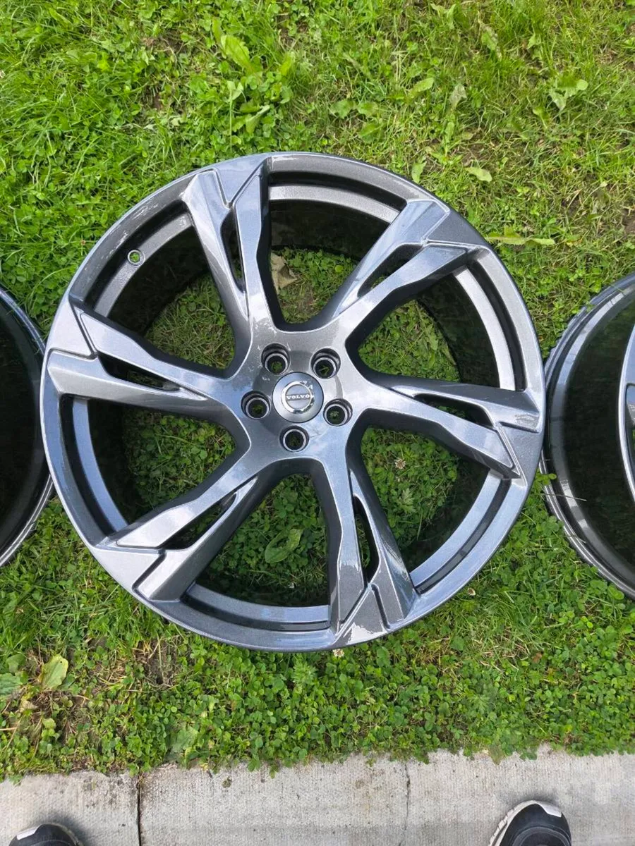 Genuine Volvo XC90 22" 6-Double Spoke Resprayed - Image 3