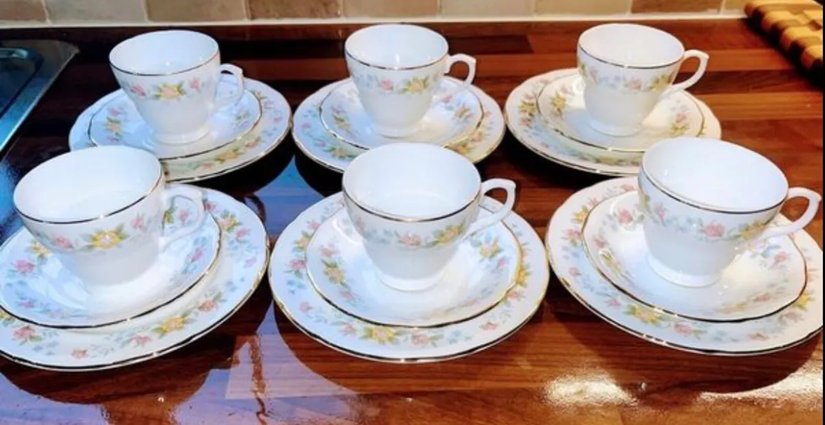 Vintage 18 piece tea set - Image 1