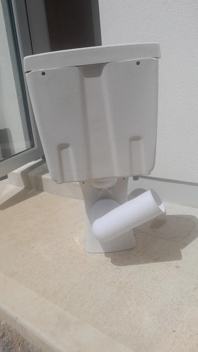 Toilet - Image 3