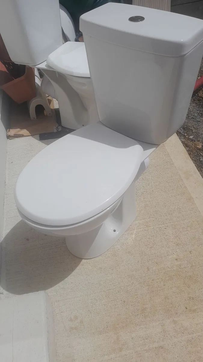 Toilet - Image 4