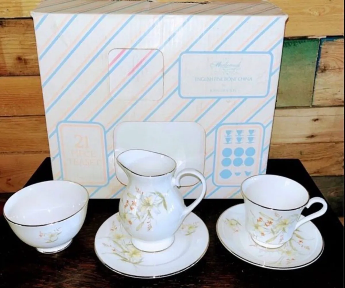 Vintage 21 piece tea set