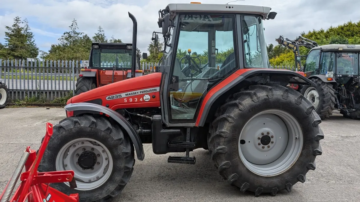 Massey Ferguson - Image 1