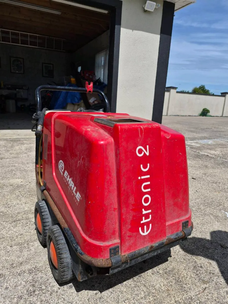 Hot and cold pressure washer - Image 2