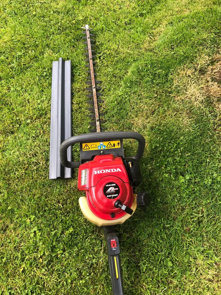 Honda 4 stroke hedge trimmer. - Image 1