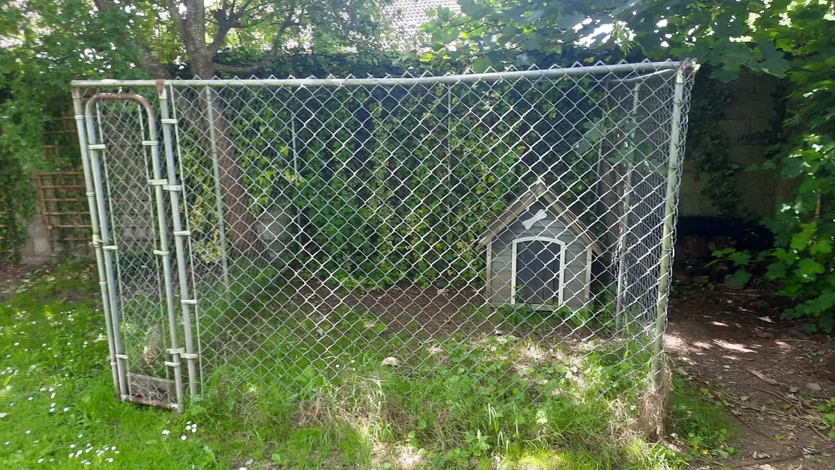 Dog pen - Image 1