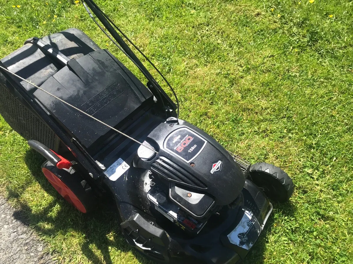 Briggs and stration Self drive lawnmower - Image 2