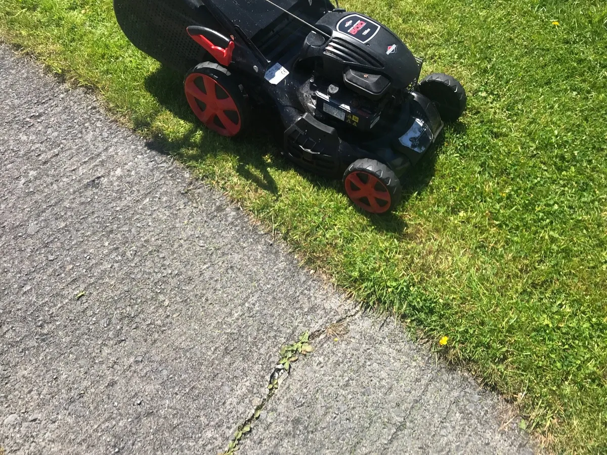 Briggs and stration Self drive lawnmower - Image 3