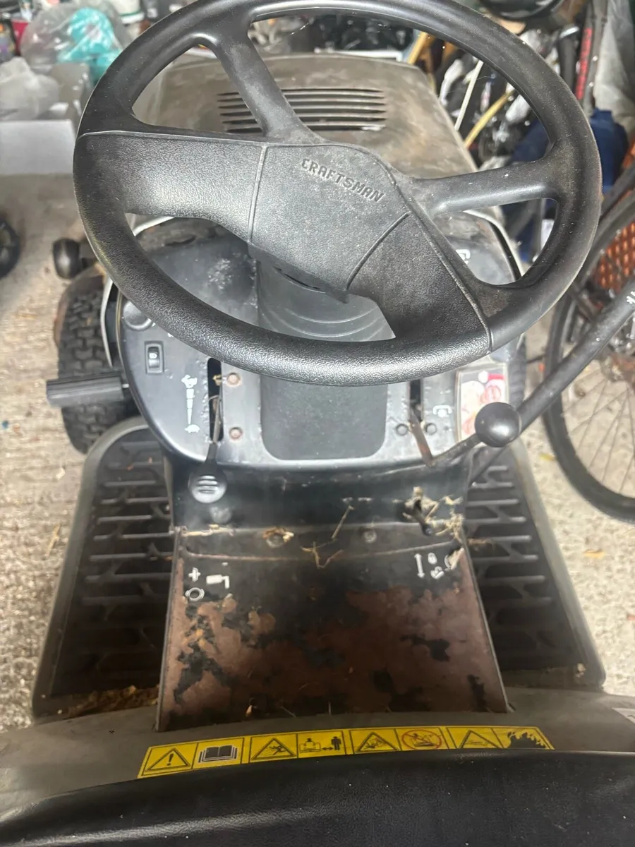 Craftsman ride on lawnmower - Image 3