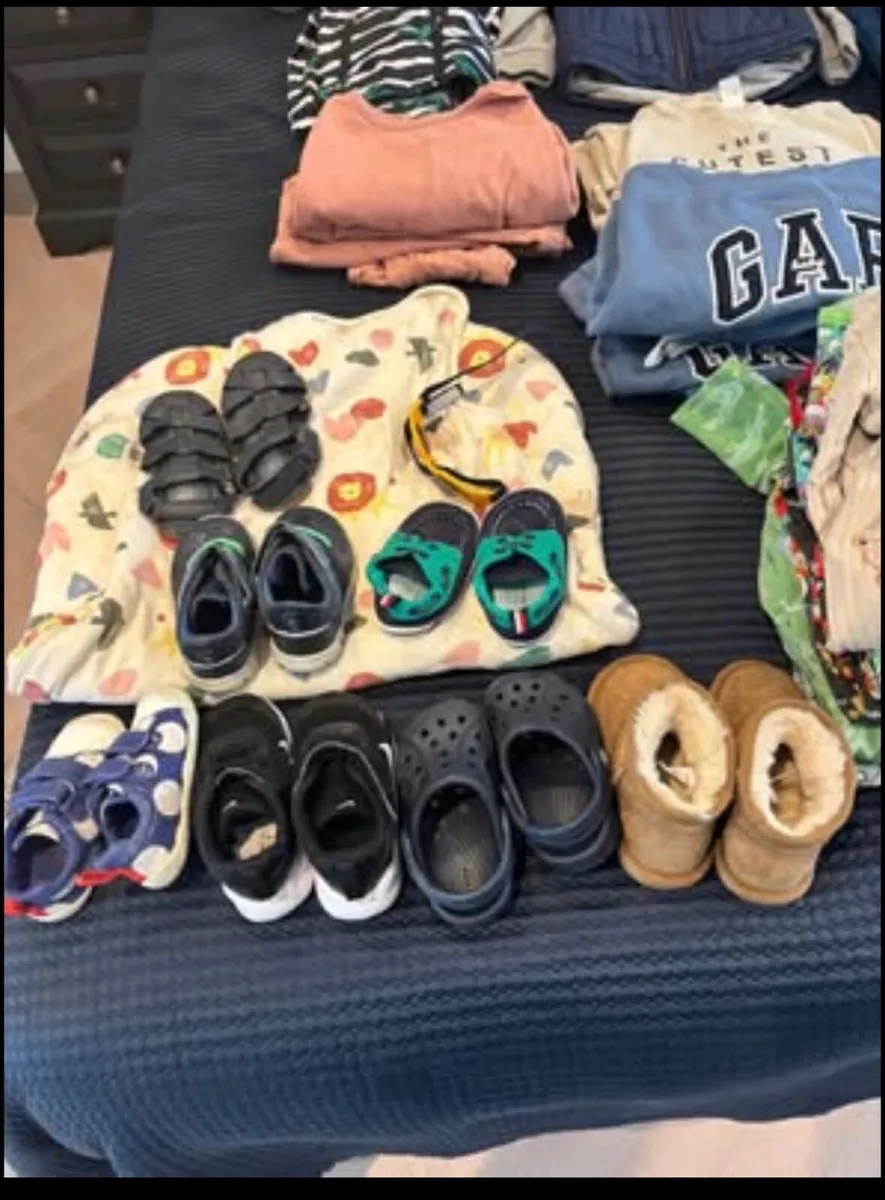 Large pile of boys clothes 12-18 months - Image 2