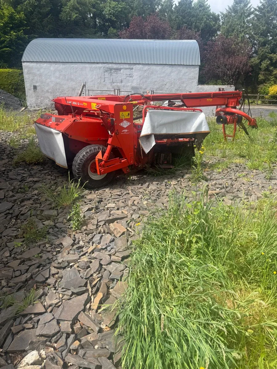 8 Foot Kuhn Conditioner Mower - Image 2