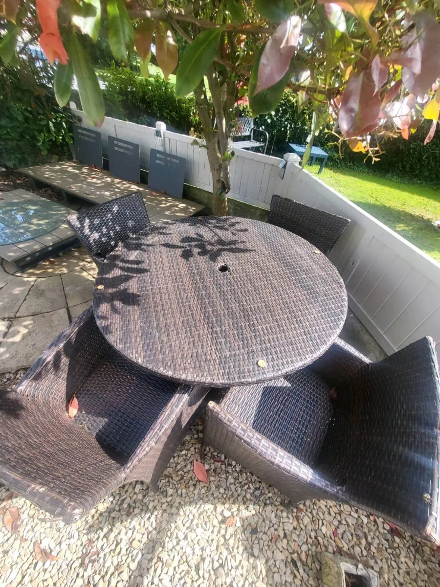 Garden table and chairs - Image 3