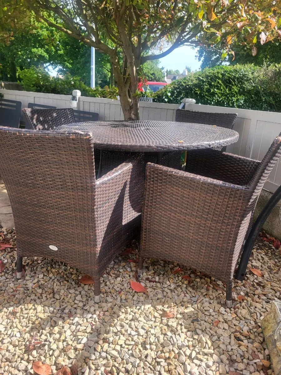 Garden table and chairs - Image 1