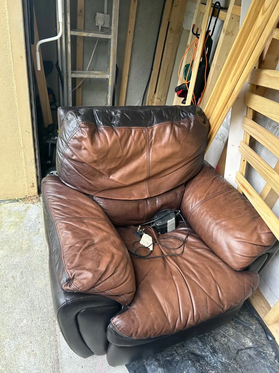 Free Leather armchair - Image 4