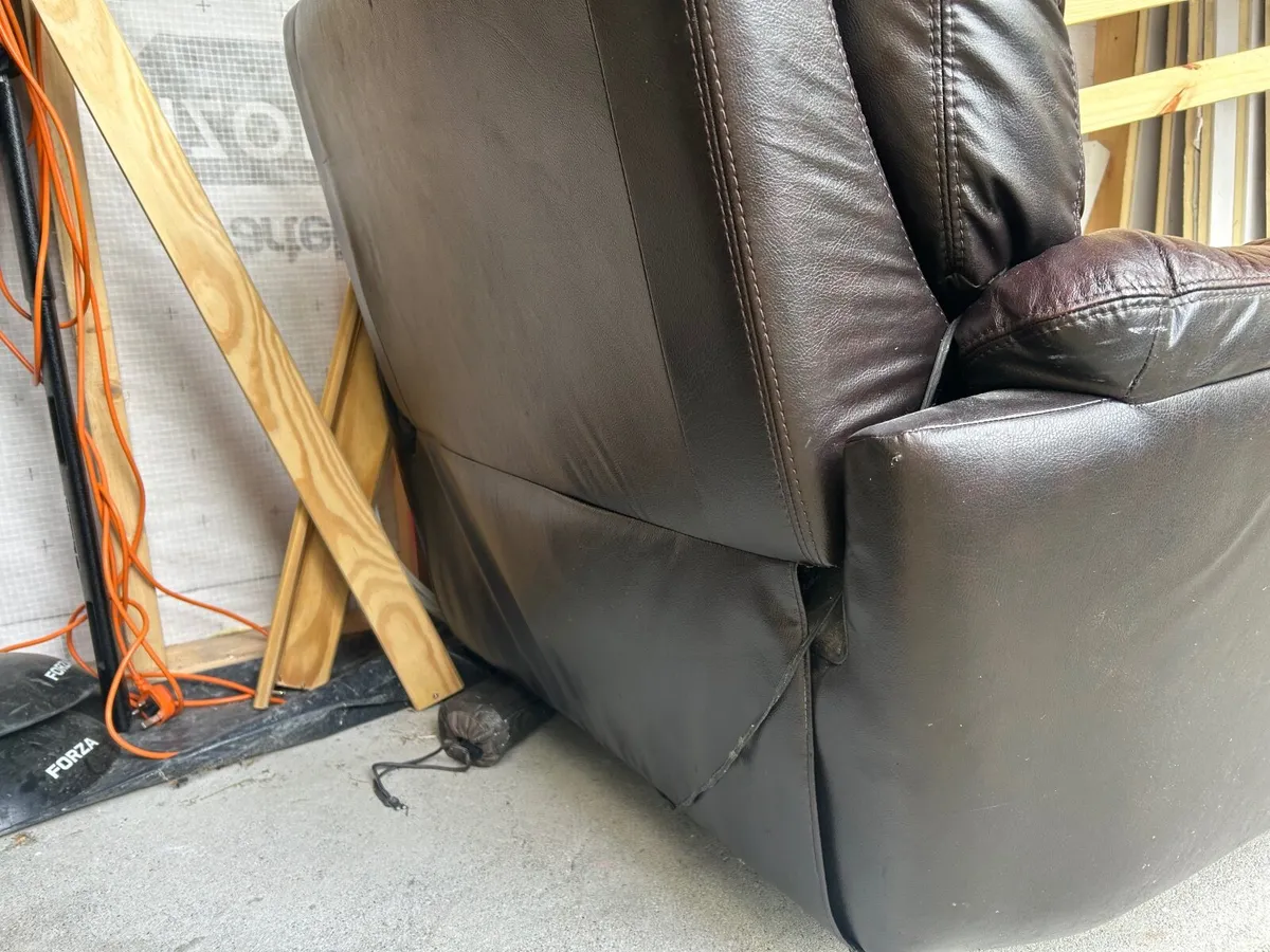 Free Leather armchair - Image 3