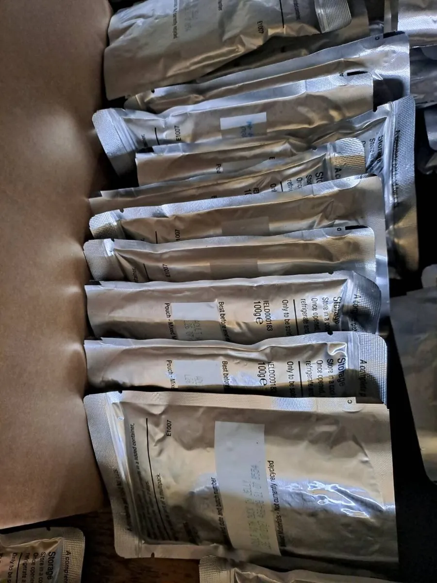 8.5 kgs of wet food - Image 1
