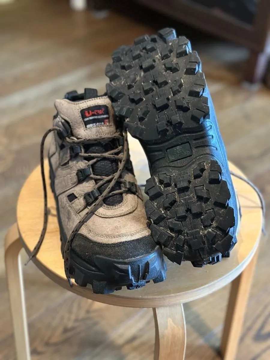 Hiking shoes - Image 3