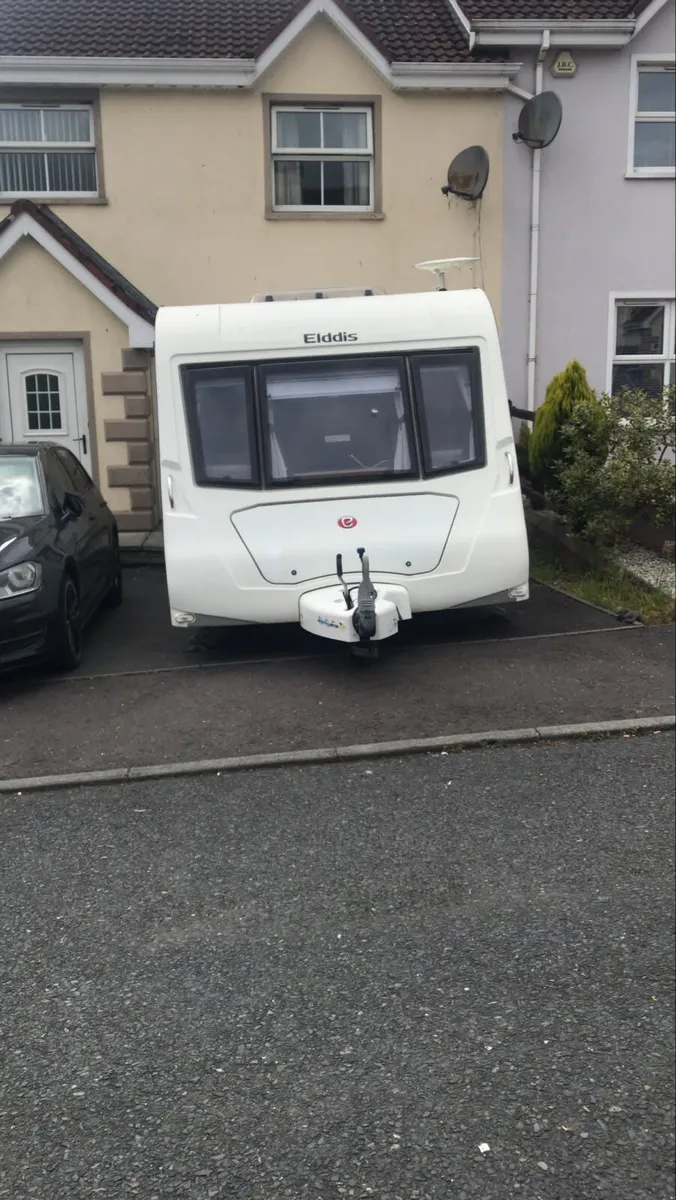 2012 model Elddis crusade 4 berth prestige - Image 2