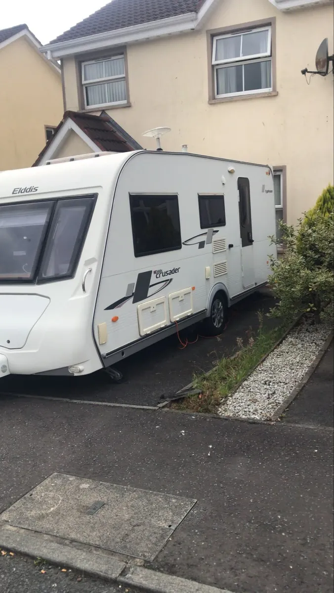 2012 model Elddis crusade 4 berth prestige - Image 1