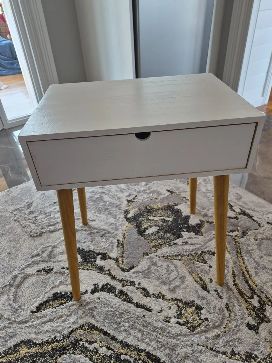 2 Bedside Lockers - Image 2