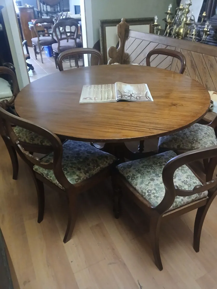 antique round mahogany  table and 6  chairs - Image 1