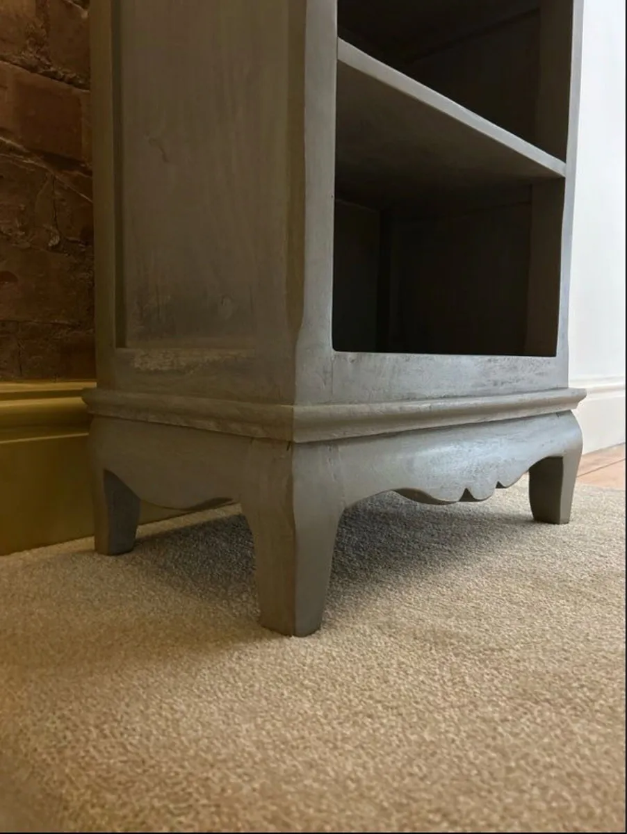 Laura Ashley Cabinet & Lamp - Image 4