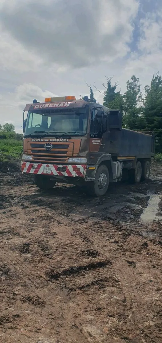 2004 Hino FS 360 3 axle tipper - Image 2