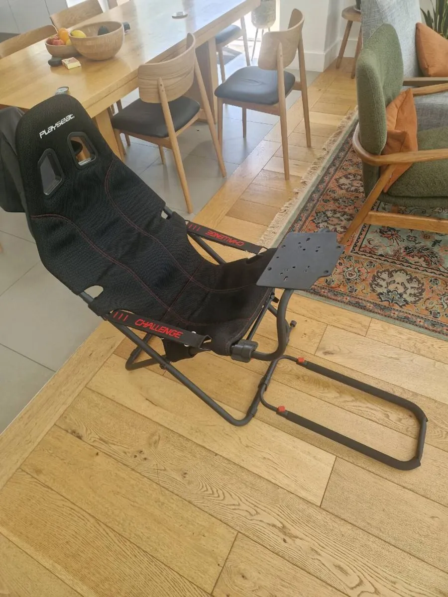 Logitech G923 Racing Wheel Pedals and Playseat - Image 4