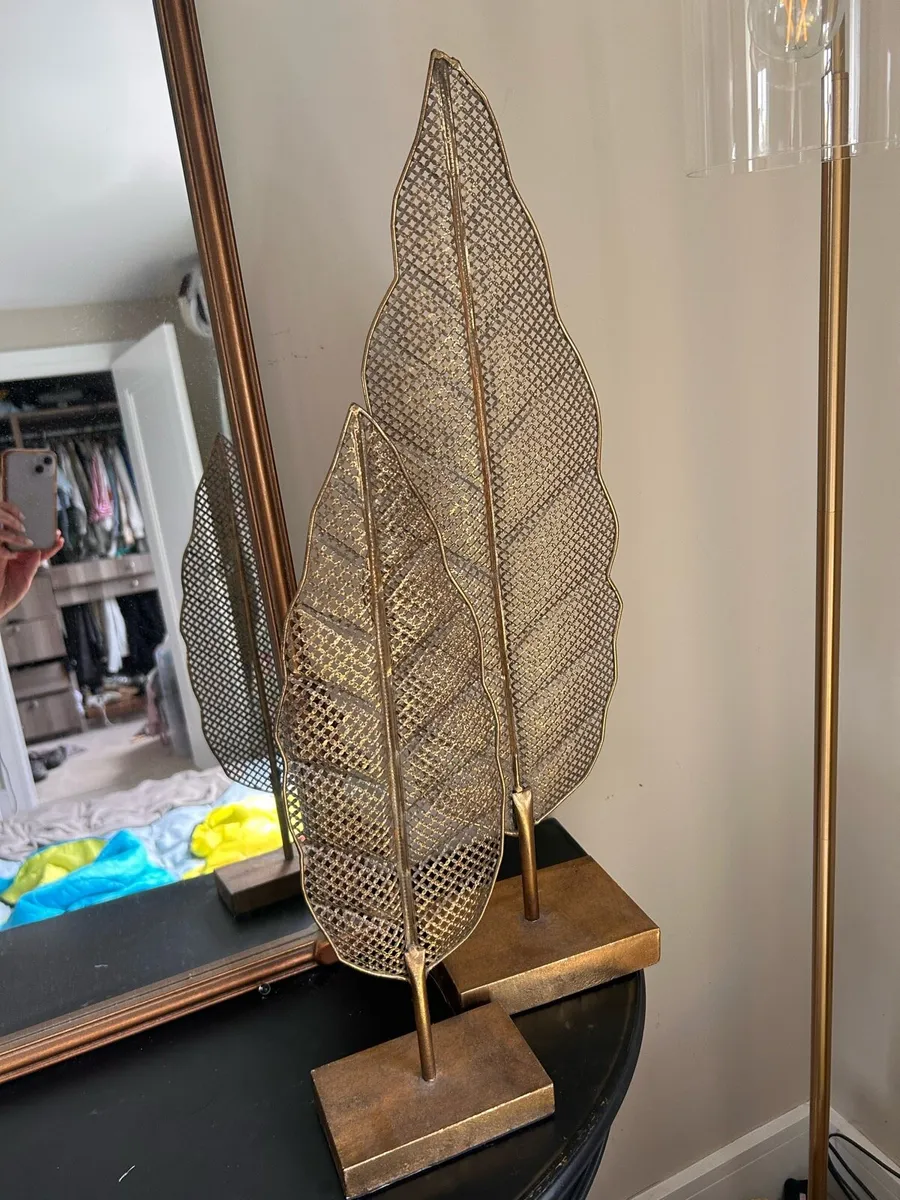 Mindy brown gold leaf decoration - Image 3