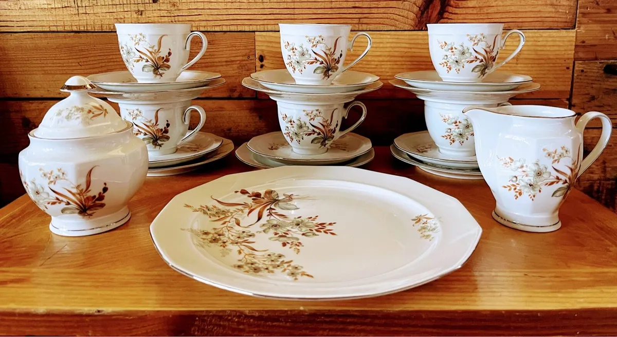 Vintage 21 piece tea set - Image 1