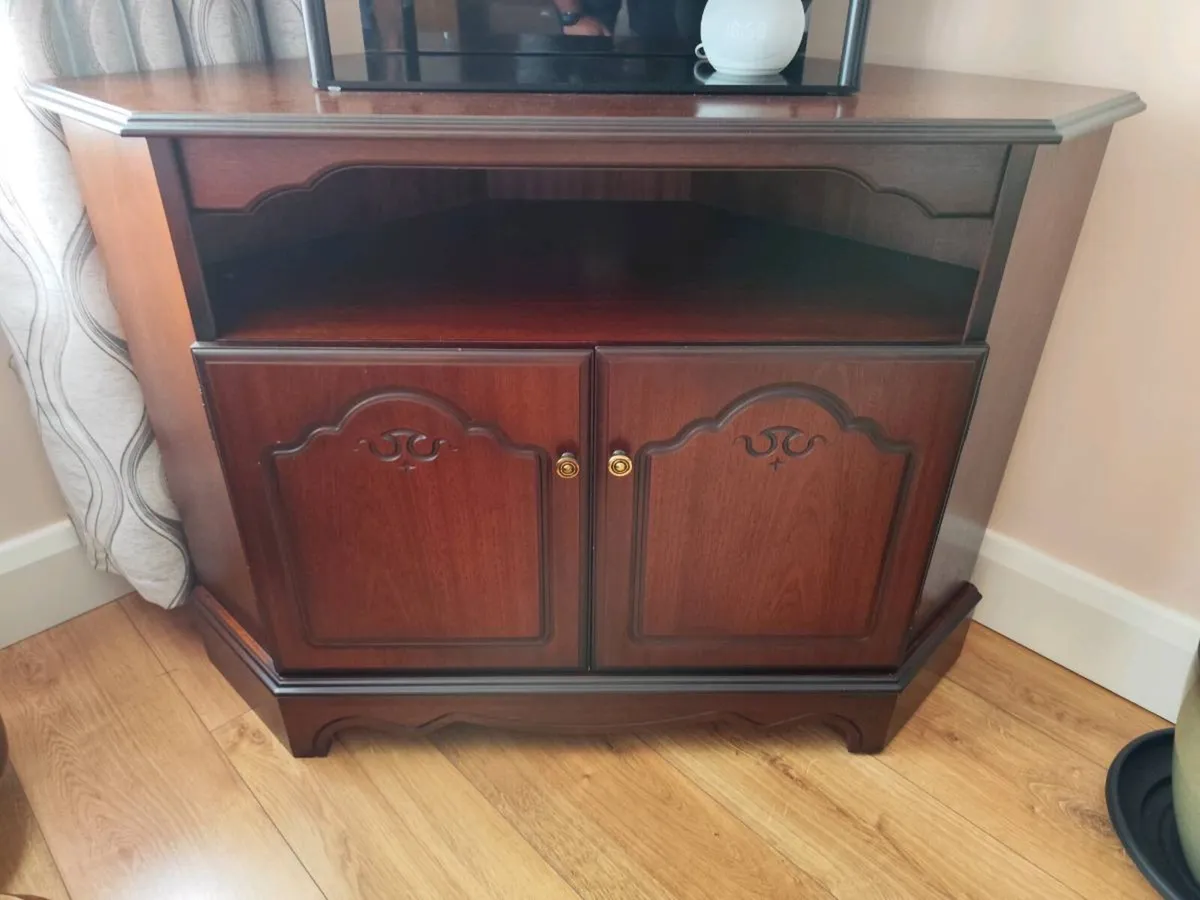 Rossmore sitting room furniture - Image 1