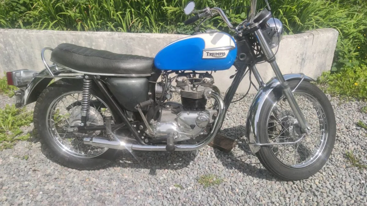 Triumph Tiger TR7VR 750 Oil  in frame - Image 1
