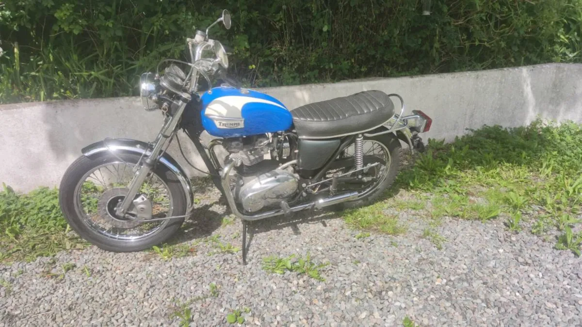 Triumph Tiger TR7VR 750 Oil  in frame - Image 3