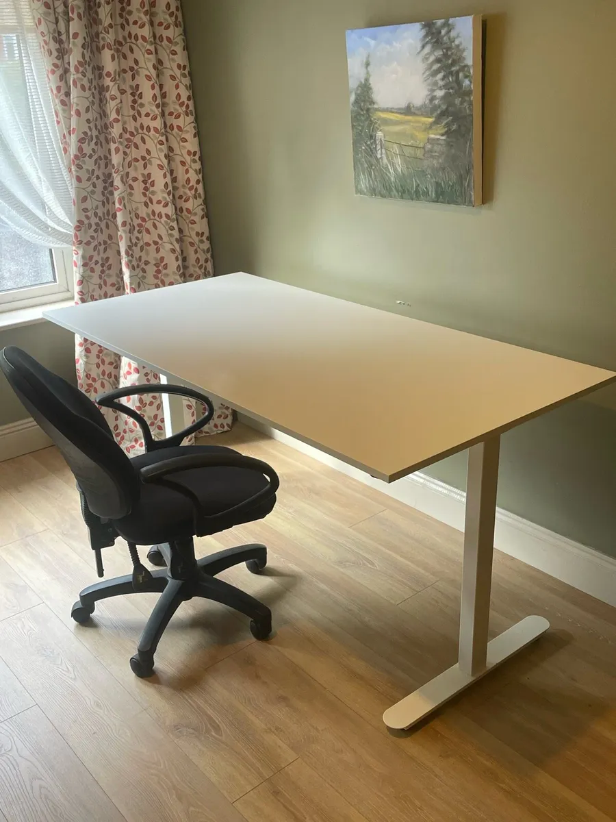 Office desk - Image 1