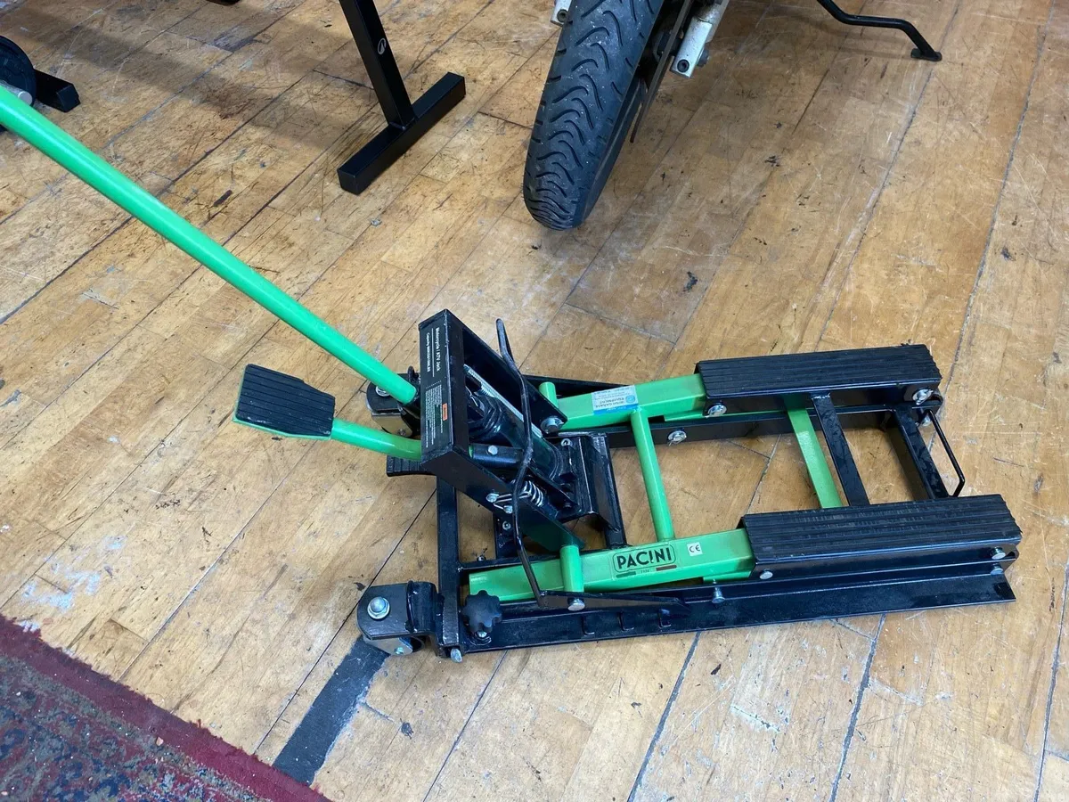 Motorcycle lift - Image 1