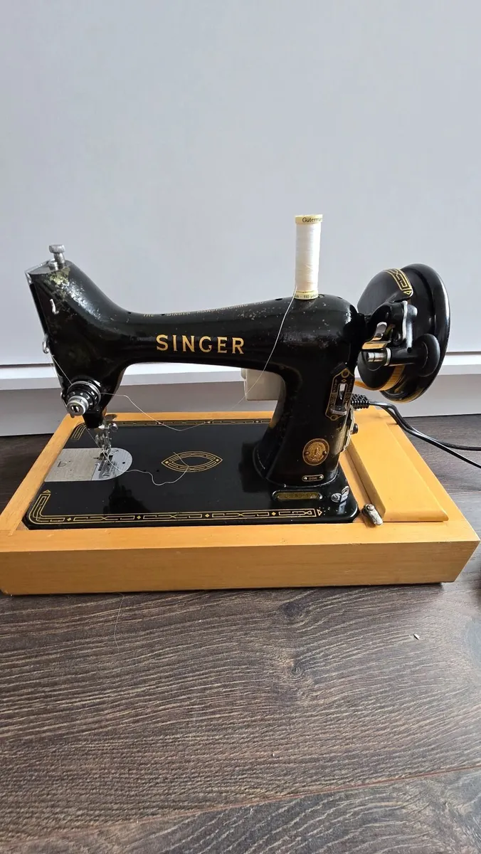 Singer Sewing Machine - Image 1
