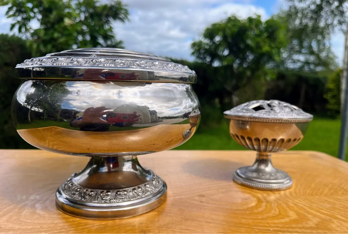 Two vintage silver plated rose bowls - Image 1