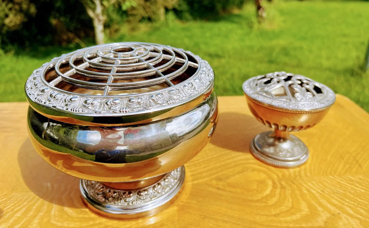 Two vintage silver plated rose bowls - Image 2