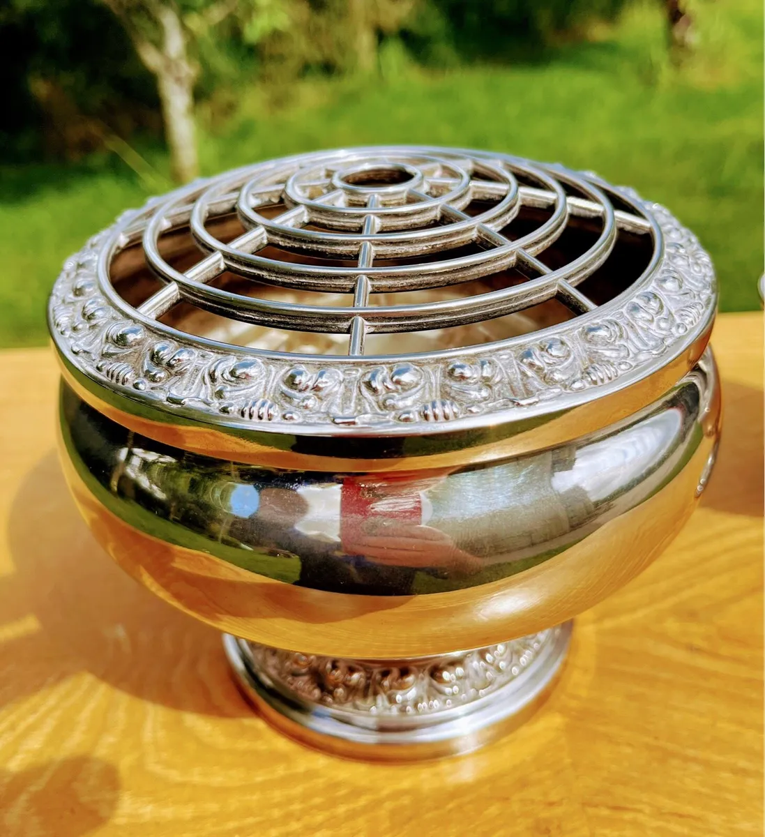 Two vintage silver plated rose bowls - Image 3