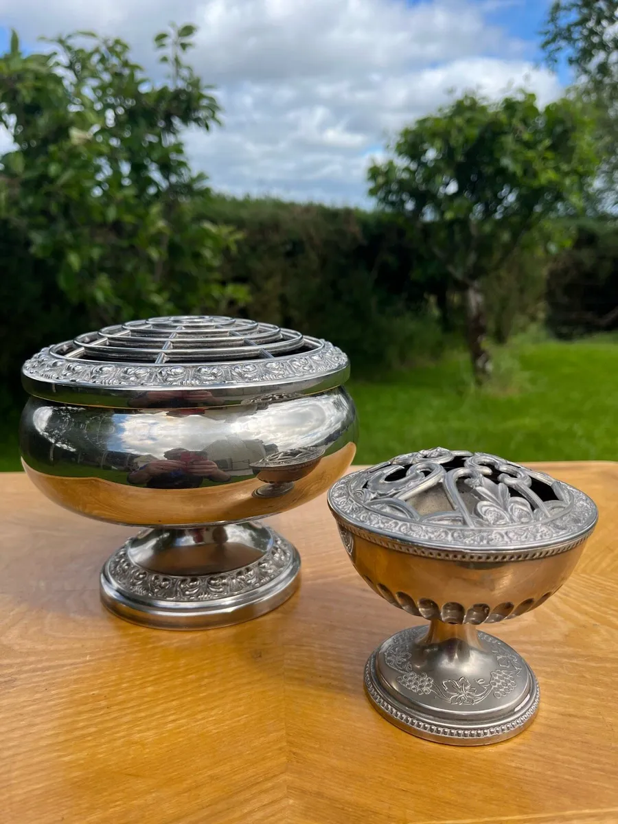 Two vintage silver plated rose bowls - Image 4