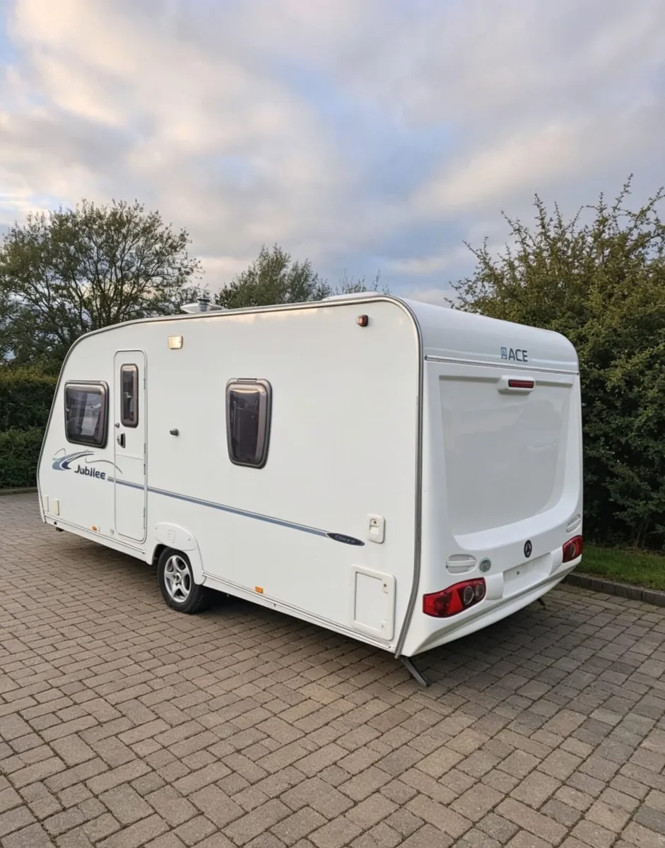 Caravan fixed bed - Image 3