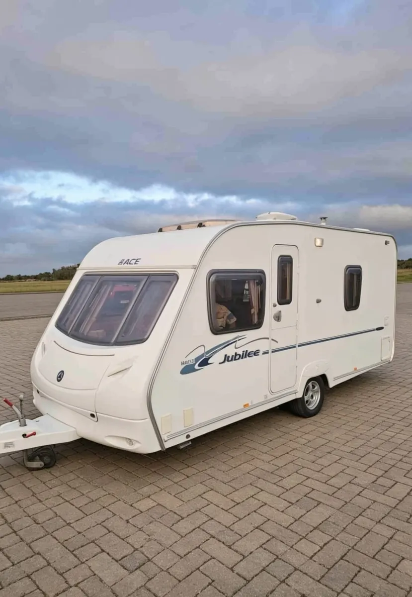 Caravan fixed bed - Image 1