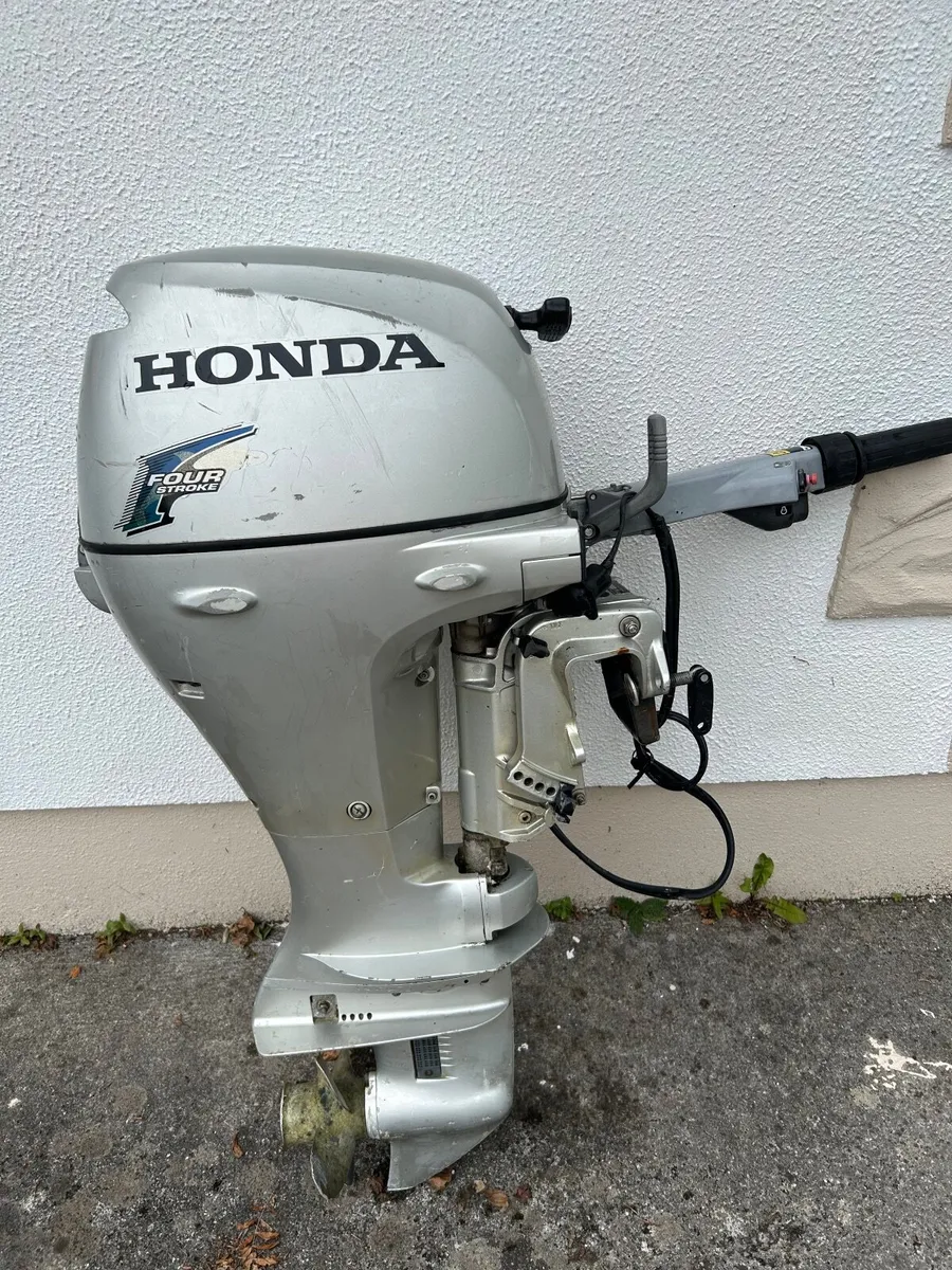 Lake boat and engine - Image 4
