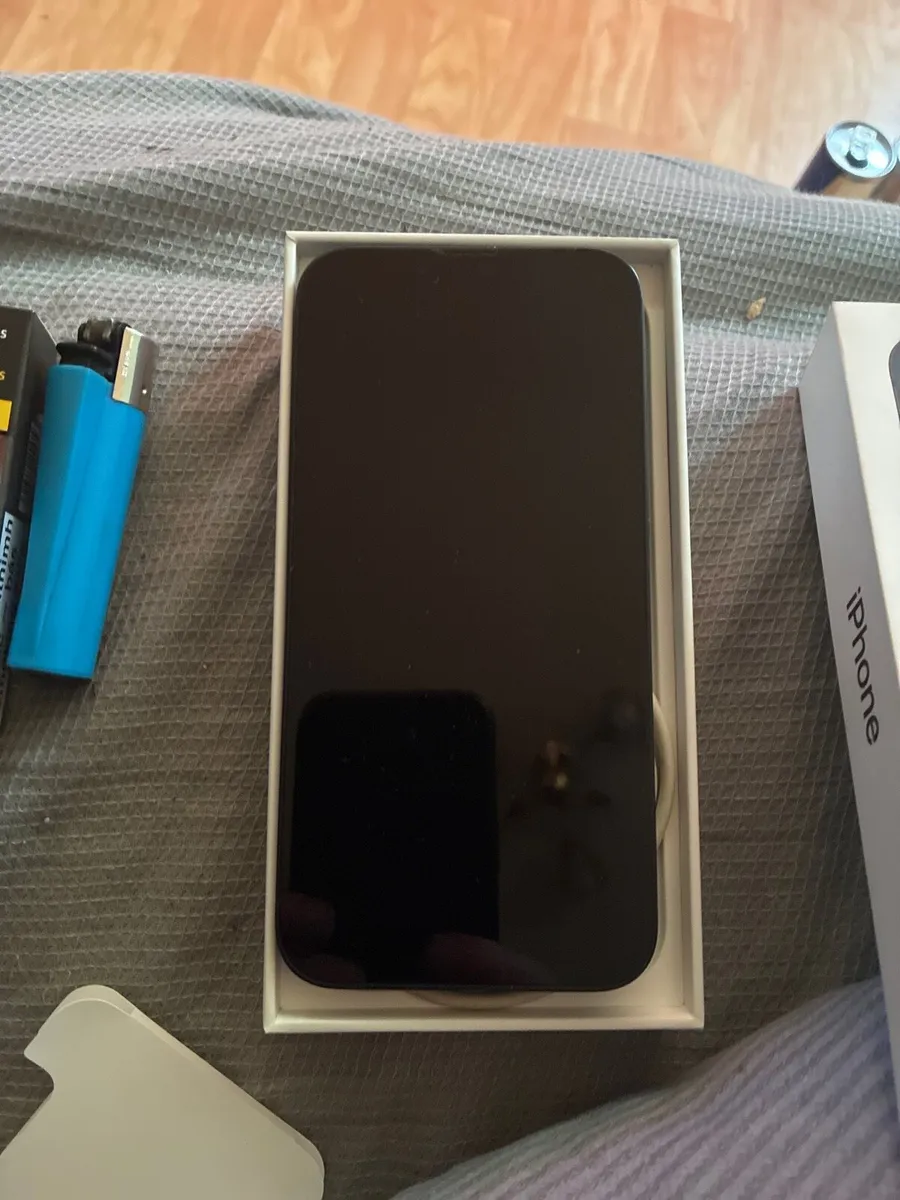 I phone 13 - Image 2