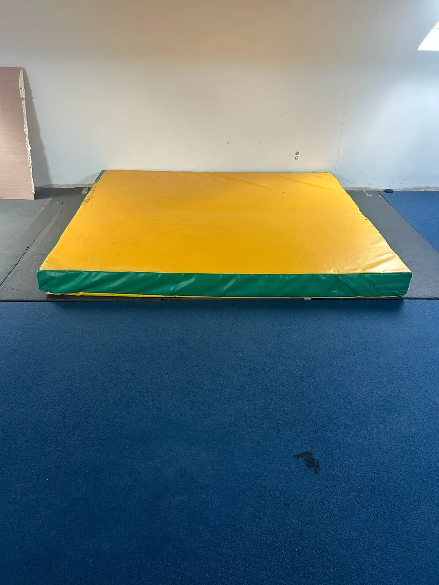 Gymnastics crash mats , bouldering mats - Image 2