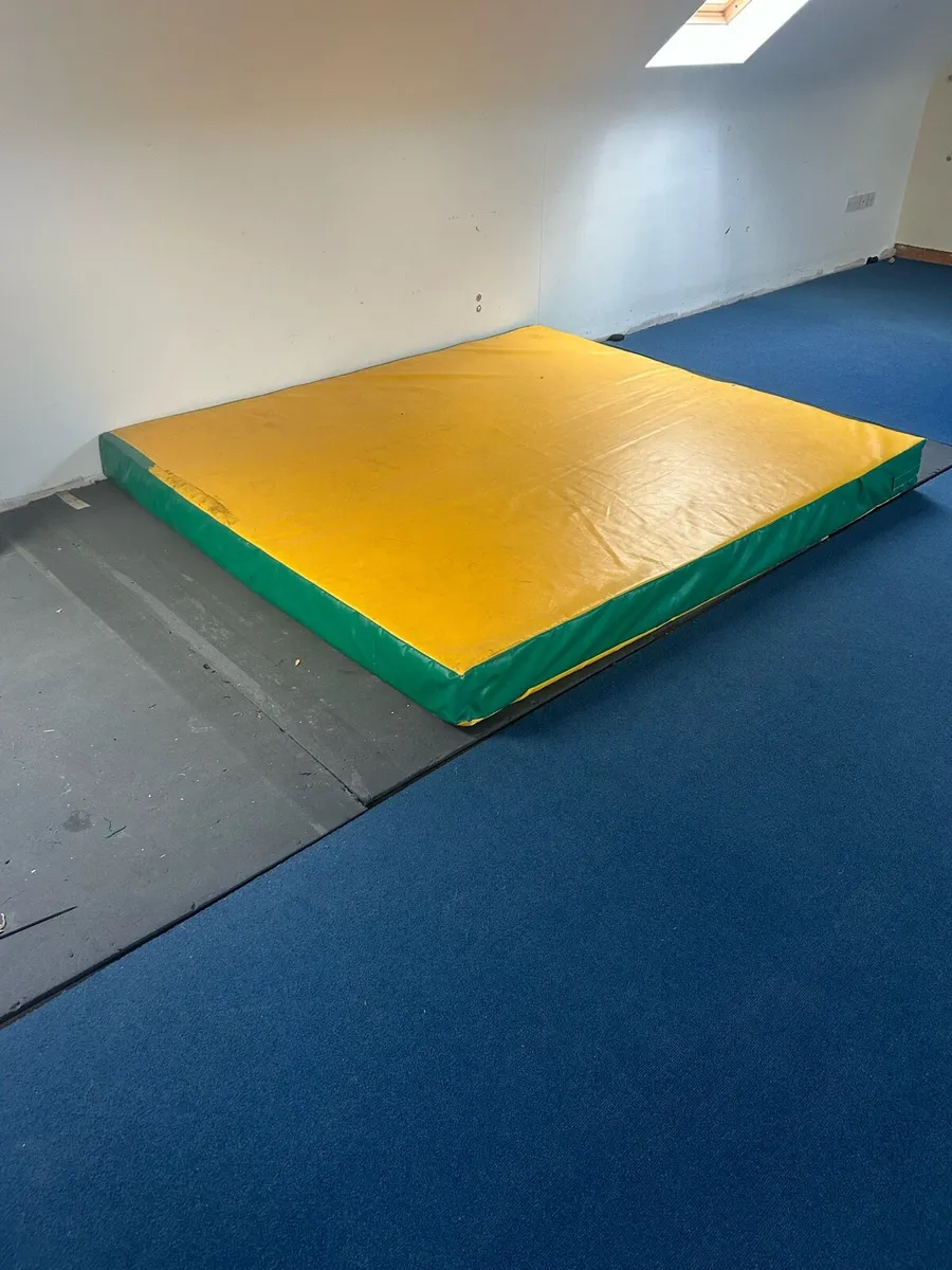 Gymnastics crash mats , bouldering mats - Image 1