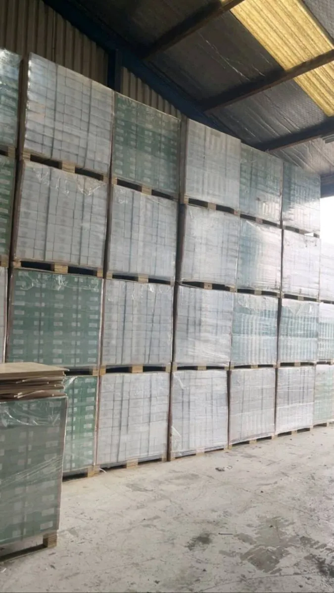 Laminate flooring 10000 sq meters in stock - Image 1
