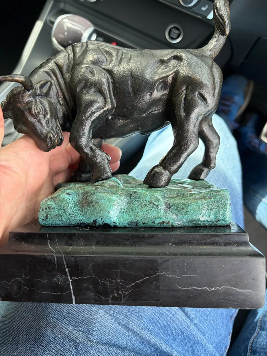 Heavy Cast metal bull - Image 4