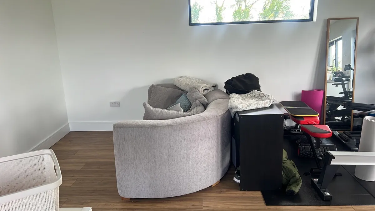 Couch - Image 2