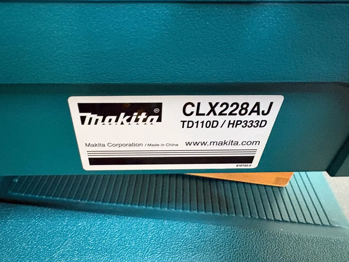Makita CLX228AJ 12V Cordless 1 battery - Image 2